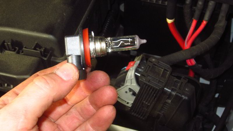 Chevrolet-Colorado-Headlight-Bulbs-Replacement-Guide-009