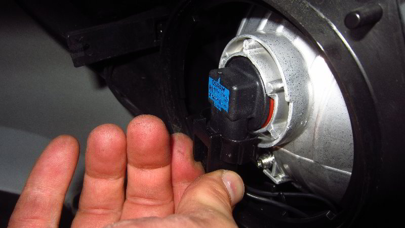 Chevrolet-Colorado-Headlight-Bulbs-Replacement-Guide-013
