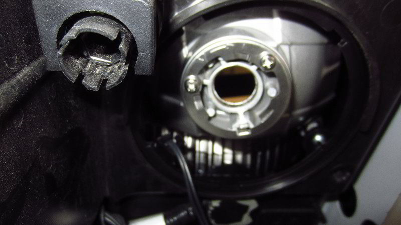 Chevrolet-Colorado-Headlight-Bulbs-Replacement-Guide-022