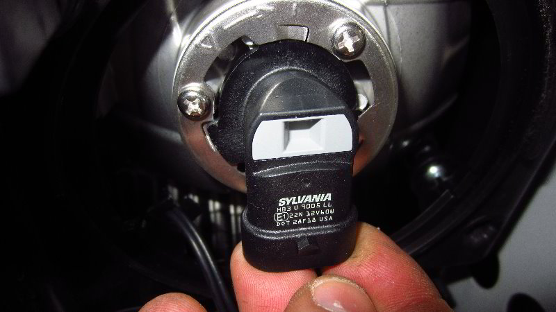 Chevrolet-Colorado-Headlight-Bulbs-Replacement-Guide-023