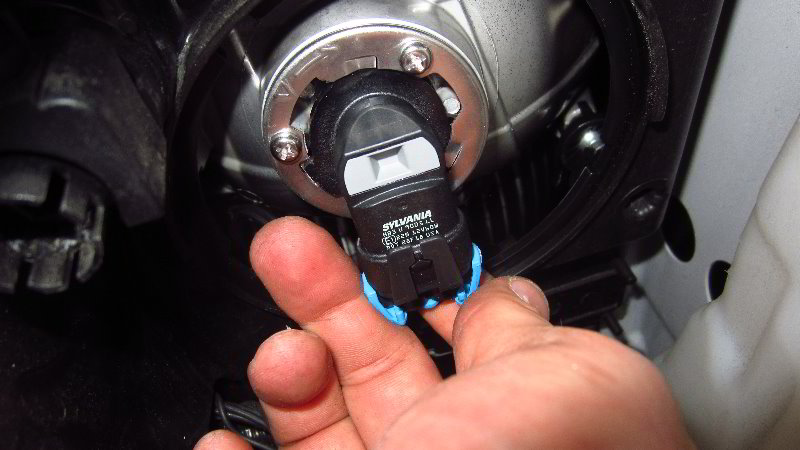 Chevrolet-Colorado-Headlight-Bulbs-Replacement-Guide-024