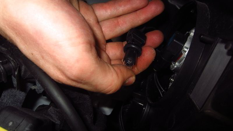 Chevrolet-Colorado-Headlight-Bulbs-Replacement-Guide-035