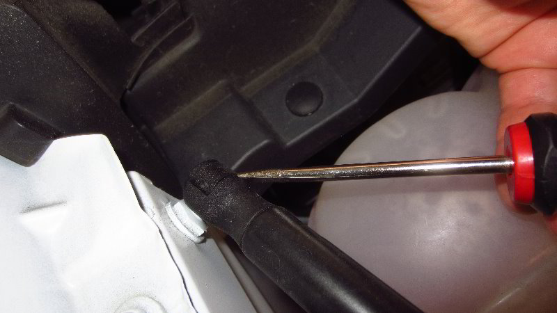 Chevrolet-Colorado-Hood-Lift-Support-Struts-Replacement-Guide-007