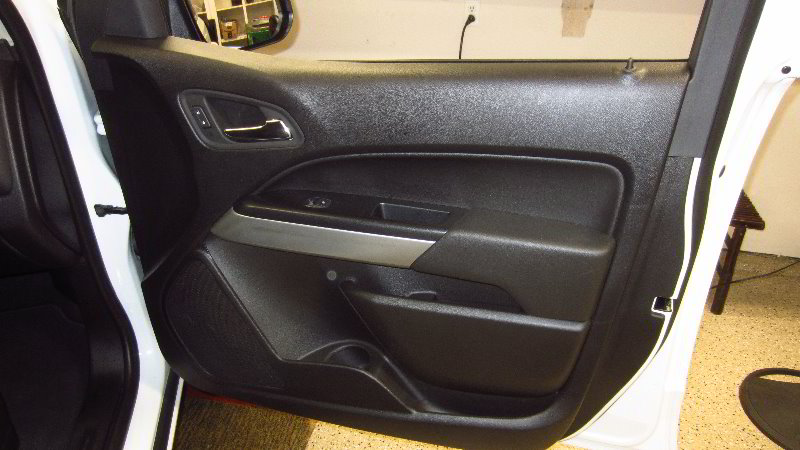 Chevrolet-Colorado-Interior-Door-Panel-Removal-Speaker-Replacement-Guide-001