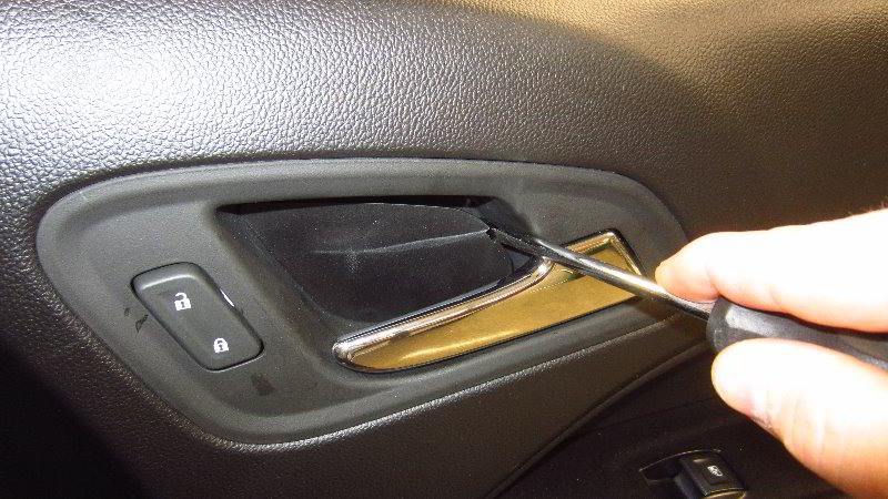 Chevrolet-Colorado-Interior-Door-Panel-Removal-Speaker-Replacement-Guide-002