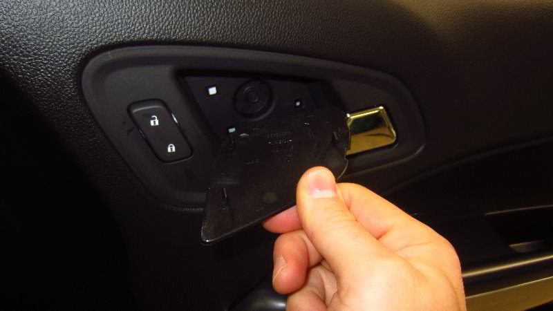Chevrolet-Colorado-Interior-Door-Panel-Removal-Speaker-Replacement-Guide-003