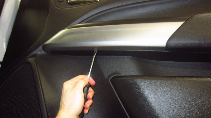 Chevrolet-Colorado-Interior-Door-Panel-Removal-Speaker-Replacement-Guide-004