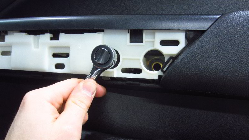 Chevrolet-Colorado-Interior-Door-Panel-Removal-Speaker-Replacement-Guide-013
