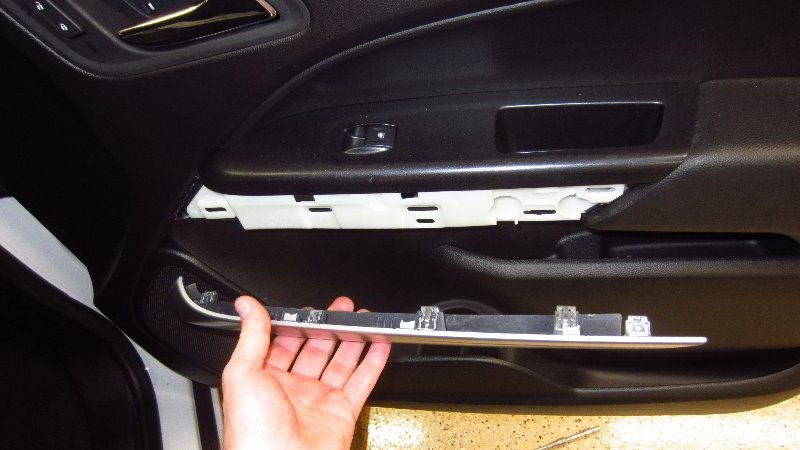 Chevrolet-Colorado-Interior-Door-Panel-Removal-Speaker-Replacement-Guide-059