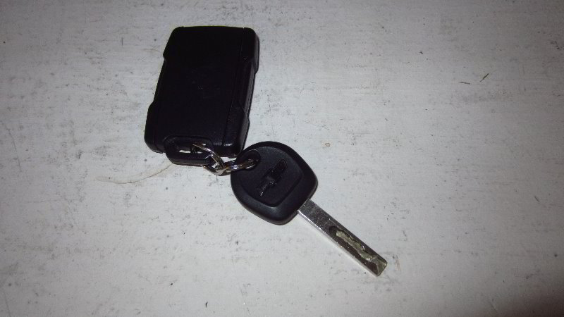 Chevrolet-Colorado-Key-Fob-Battery-Replacement-Guide-002