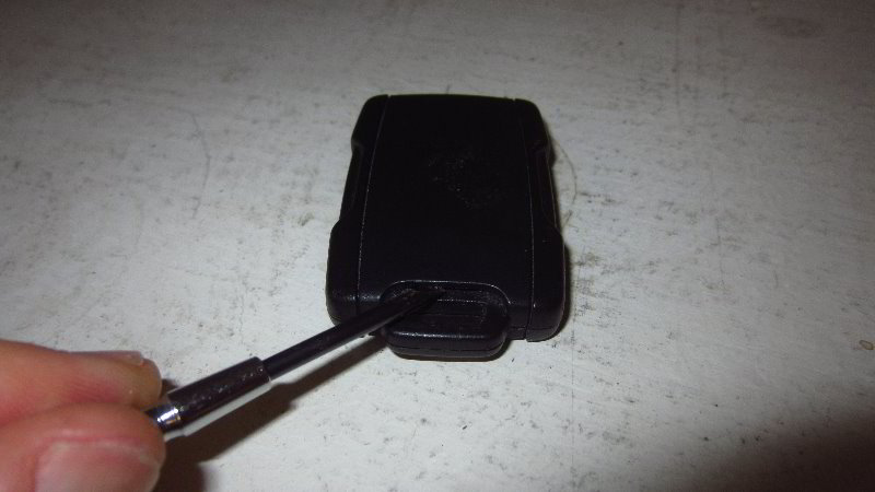 Chevrolet-Colorado-Key-Fob-Battery-Replacement-Guide-004