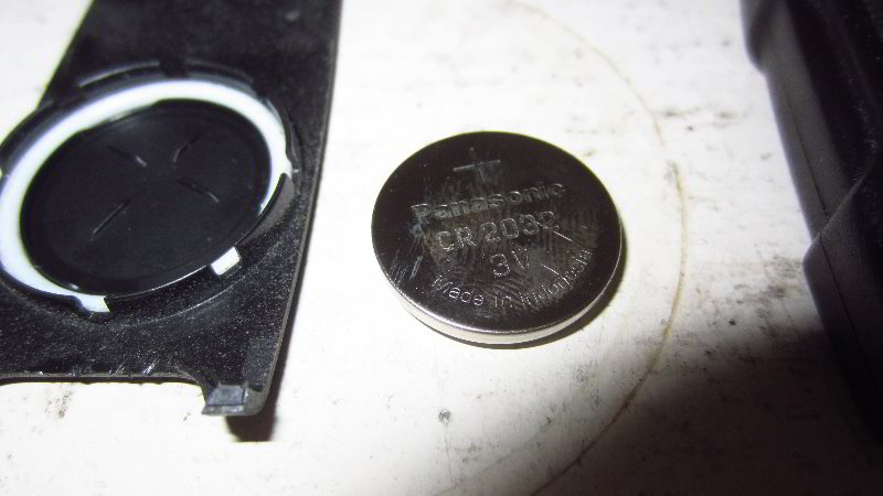 Chevrolet-Colorado-Key-Fob-Battery-Replacement-Guide-009