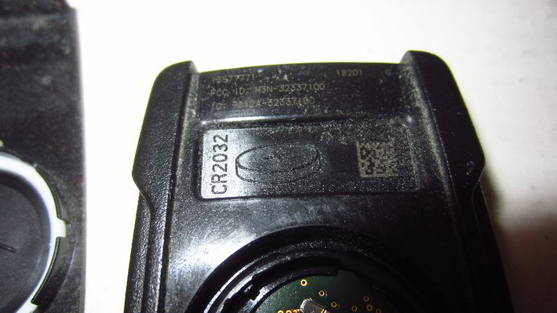 Chevrolet-Colorado-Key-Fob-Battery-Replacement-Guide-012