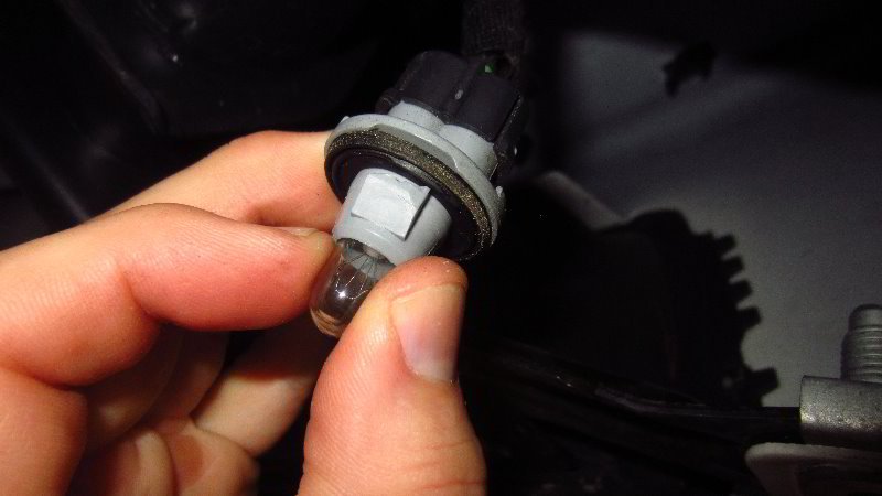 Chevrolet-Colorado-License-Plate-Light-Bulbs-Replacement-Guide-007
