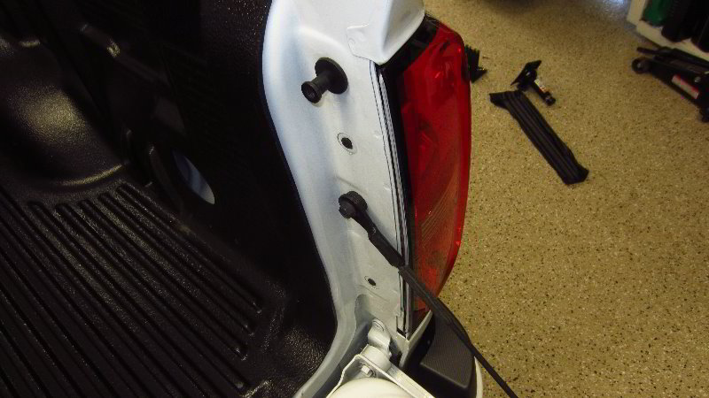 Chevrolet-Colorado-Tail-Light-Bulbs-Replacement-Guide-002