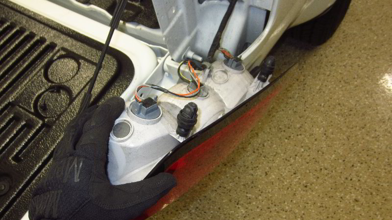 Chevrolet-Colorado-Tail-Light-Bulbs-Replacement-Guide-008