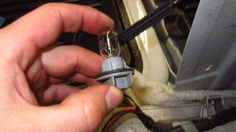 Chevrolet-Colorado-Tail-Light-Bulbs-Replacement-Guide-019