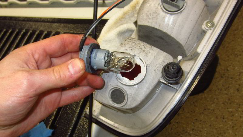 Chevrolet-Colorado-Tail-Light-Bulbs-Replacement-Guide-021