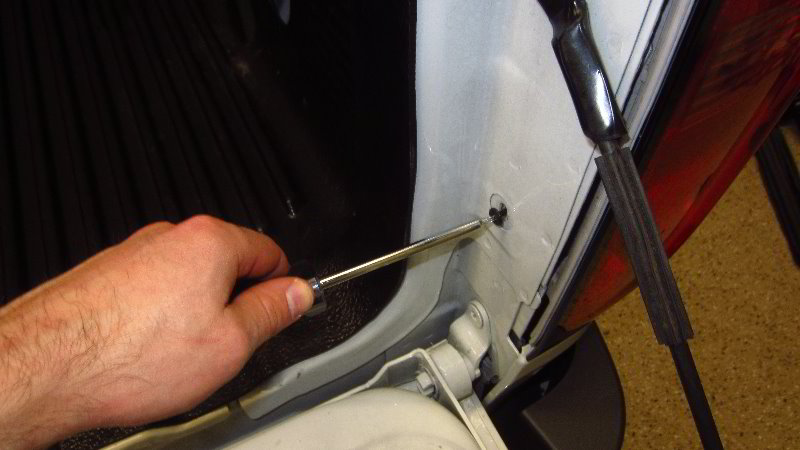 Chevrolet-Colorado-Tail-Light-Bulbs-Replacement-Guide-025