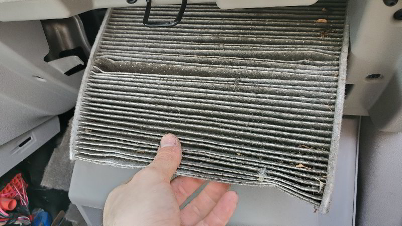 Chevrolet-HHR-Cabin-Air-Filter-Replacement-Guide-014
