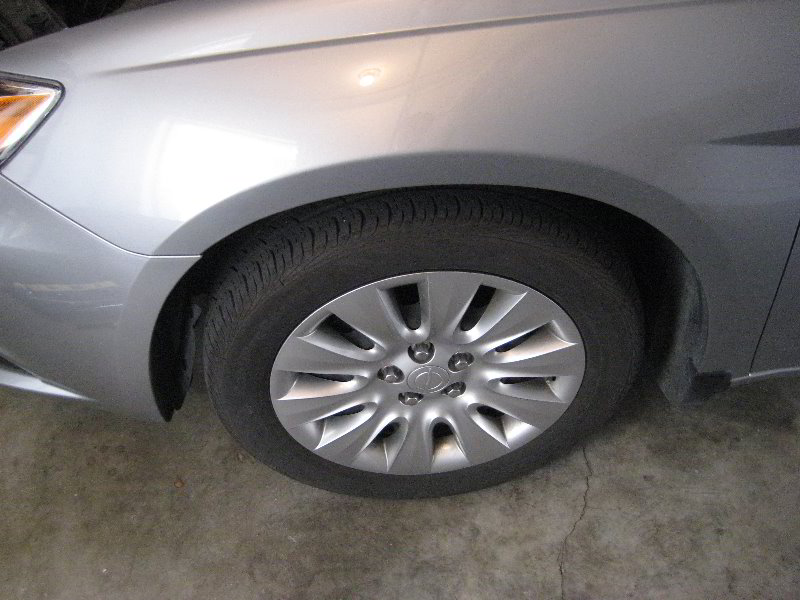 Chrysler-200-12V-Automotive-Battery-Replacement-Guide-001