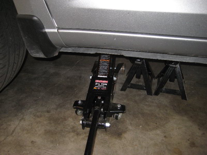 Chrysler-200-12V-Automotive-Battery-Replacement-Guide-003