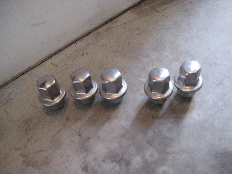 Chrysler-200-12V-Automotive-Battery-Replacement-Guide-005