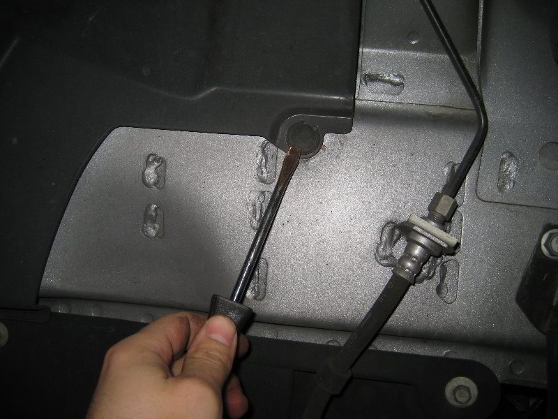 Chrysler-200-12V-Automotive-Battery-Replacement-Guide-008