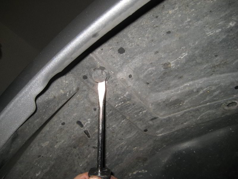 Chrysler-200-12V-Automotive-Battery-Replacement-Guide-013