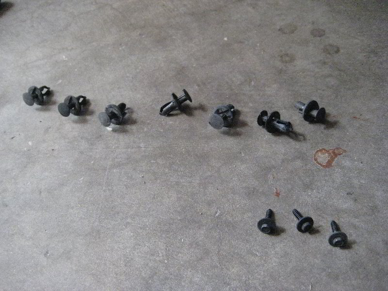 Chrysler-200-12V-Automotive-Battery-Replacement-Guide-021