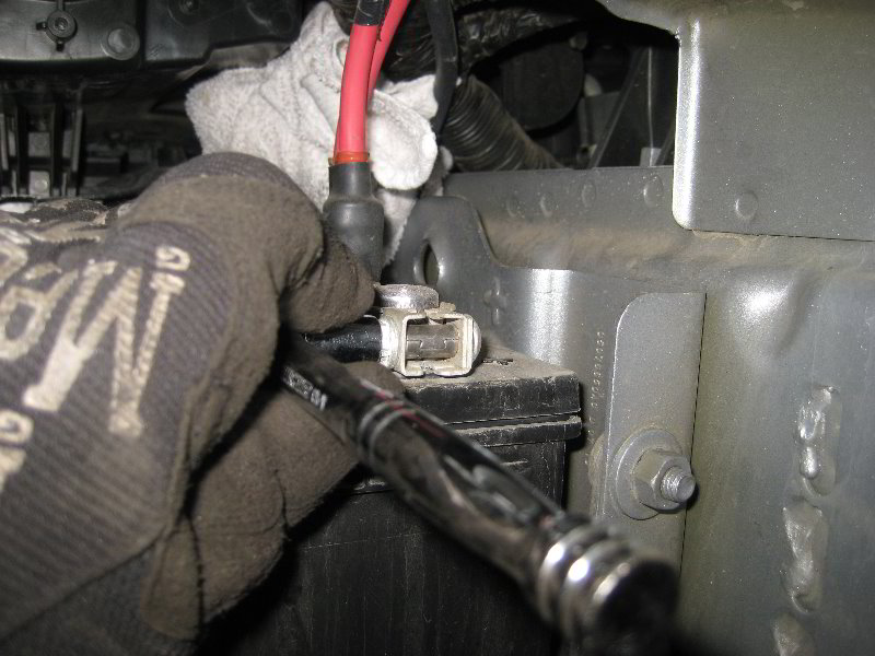 Chrysler-200-12V-Automotive-Battery-Replacement-Guide-034