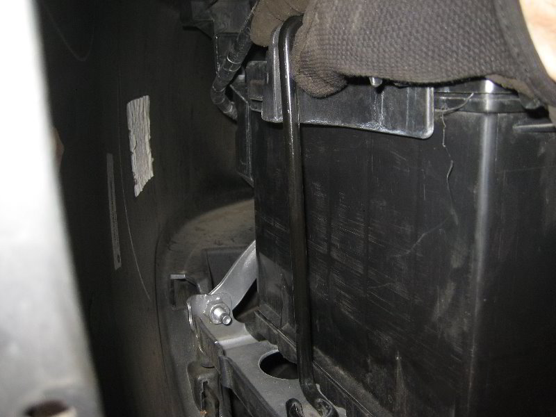 Chrysler-200-12V-Automotive-Battery-Replacement-Guide-046