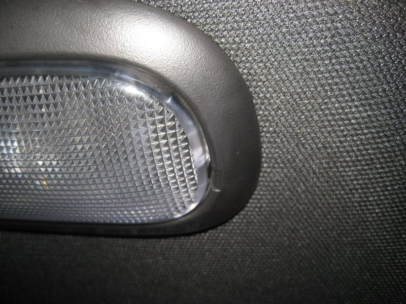 Chrysler-200-Dome-Light-Bulb-Replacement-Guide-002