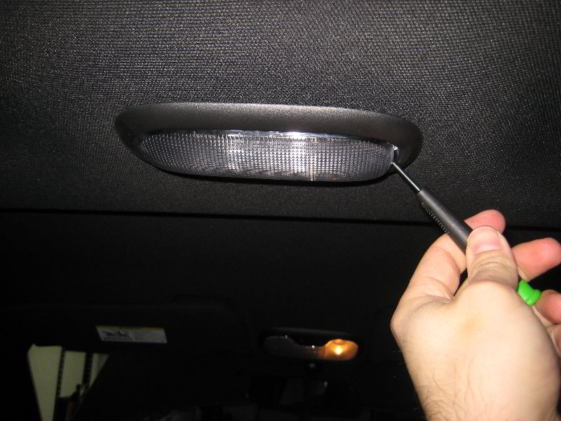 Chrysler-200-Dome-Light-Bulb-Replacement-Guide-003