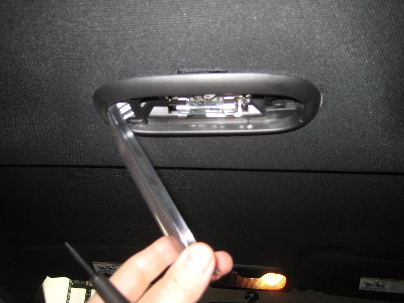 Chrysler-200-Dome-Light-Bulb-Replacement-Guide-004