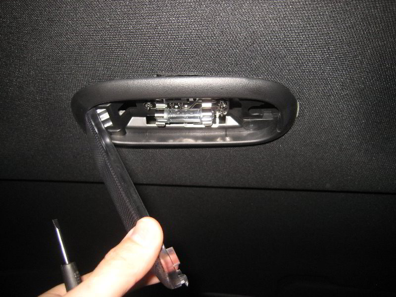 Chrysler-200-Dome-Light-Bulb-Replacement-Guide-005
