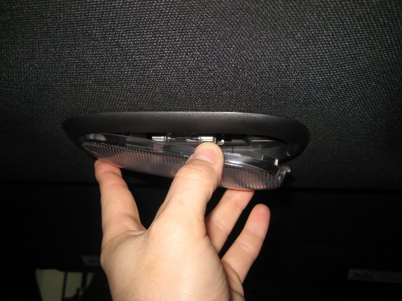 Chrysler-200-Dome-Light-Bulb-Replacement-Guide-011