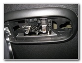 Chrysler-200-Dome-Light-Bulb-Replacement-Guide-008