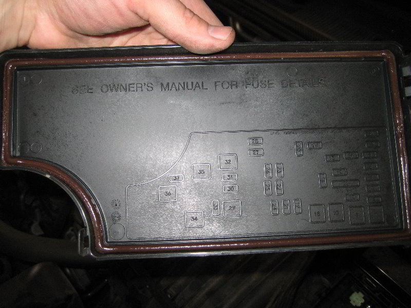 Chrysler-200-Electrical-Fuse-Relay-Replacement-Guide-004