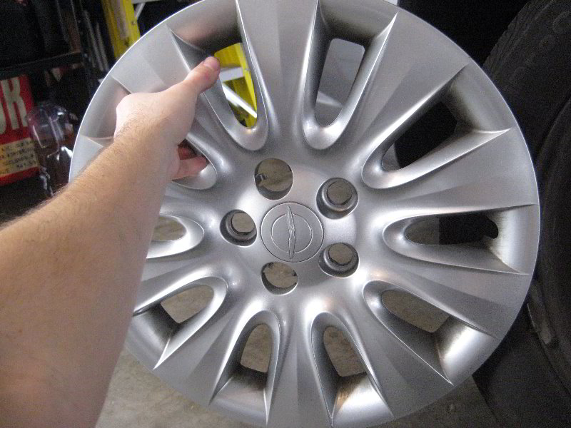 Chrysler-200-Front-Disc-Brake-Pads-Replacement-Guide-006