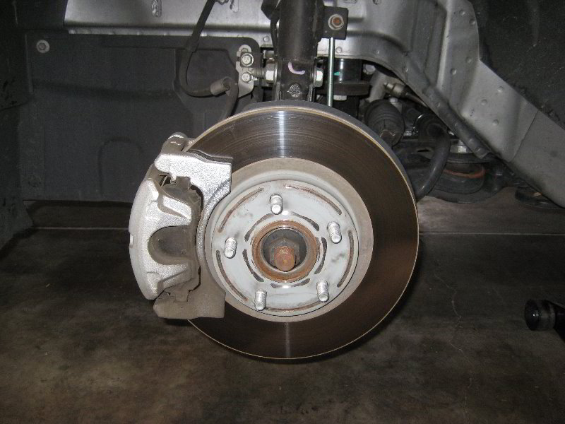 Chrysler-200-Front-Disc-Brake-Pads-Replacement-Guide-007