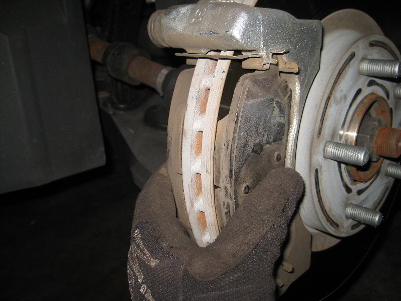 Chrysler-200-Front-Disc-Brake-Pads-Replacement-Guide-023