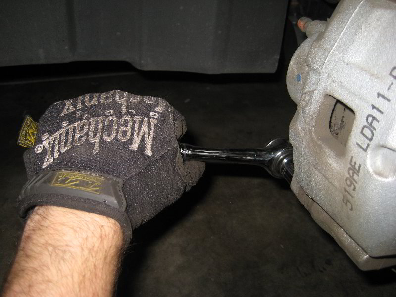 Chrysler-200-Front-Disc-Brake-Pads-Replacement-Guide-028