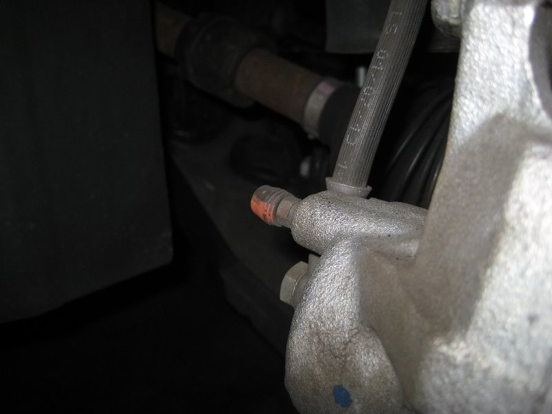 Chrysler-200-Front-Disc-Brake-Pads-Replacement-Guide-029