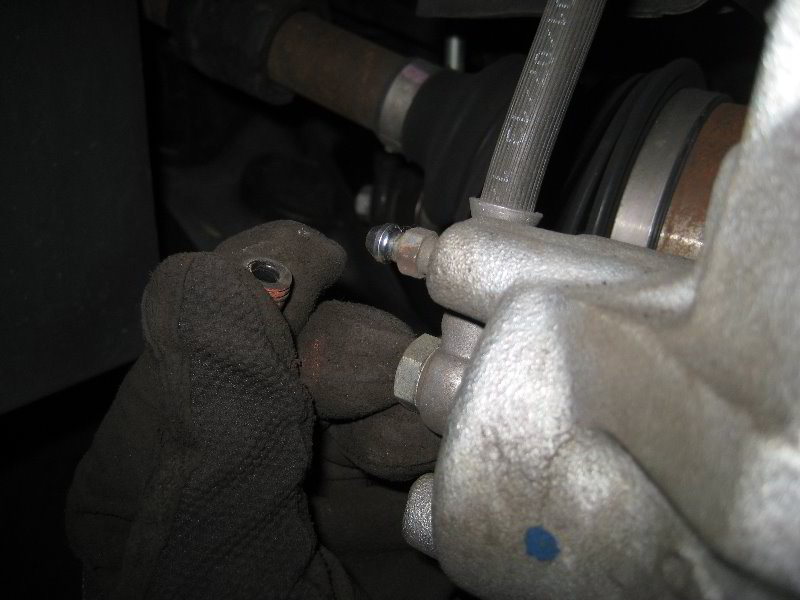 Chrysler-200-Front-Disc-Brake-Pads-Replacement-Guide-030