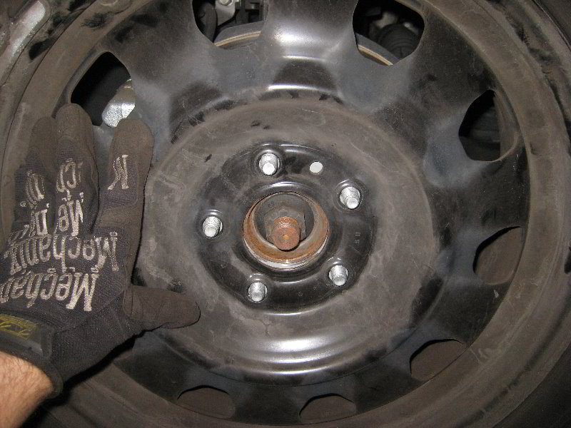 Chrysler-200-Front-Disc-Brake-Pads-Replacement-Guide-031