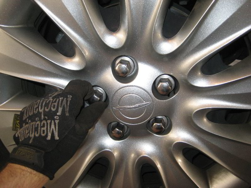 Chrysler-200-Front-Disc-Brake-Pads-Replacement-Guide-033