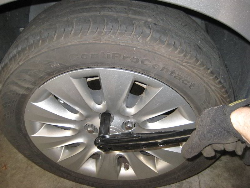 Chrysler-200-Front-Disc-Brake-Pads-Replacement-Guide-036