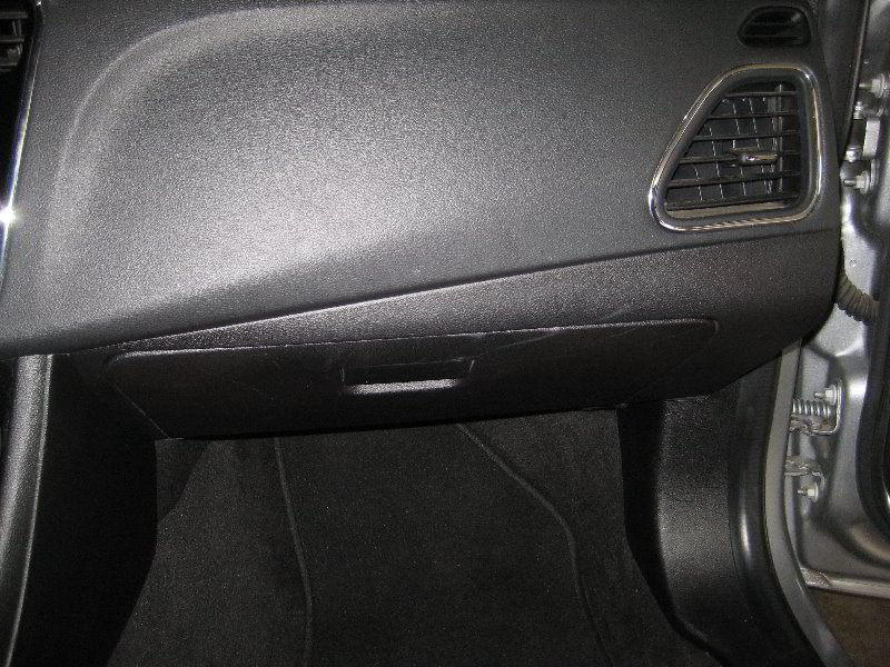 Chrysler200HVACCabinAirFilterReplacementGuide001