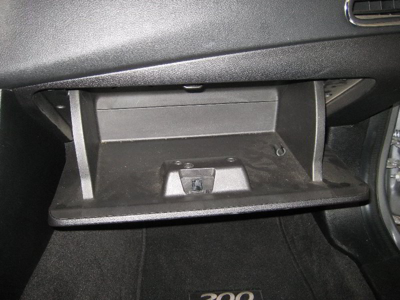 Chrysler-200-HVAC-Cabin-Air-Filter-Replacement-Guide-002